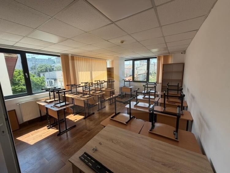 Cladire multifunctionala D+P+2+M, 800 mp, acces dublu si compartimentare flexibila